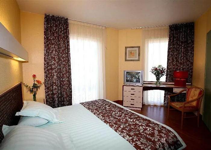 Отель The Originals Boutique, Alize, 3*